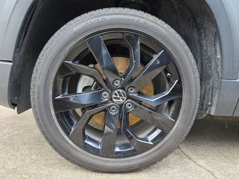 Used 2022 Volkswagen Taos SEL w/ Panoramic Sunroof Package image 16