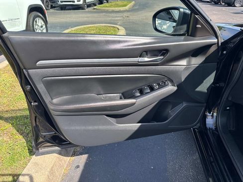 Used 2024 Nissan Altima 2.5 SR FWD image 19