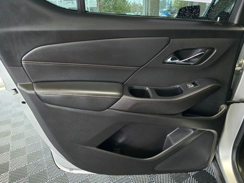 Used 2021 Chevrolet Traverse RS image 38