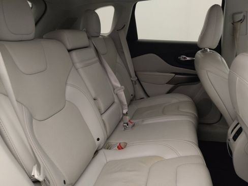 Used 2019 Jeep Cherokee Limited w/ Technology Group FWD image 19