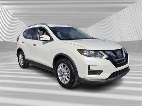 Used 2017 Nissan Rogue SV w/ SV Premium Package image 8
