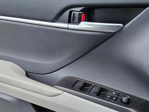 Used 2024 Toyota Camry SE FWD image 6