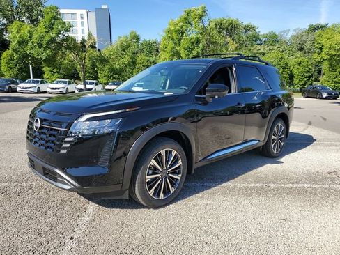 Used 2026 Nissan Pathfinder Platinum AWD/4WD image 2