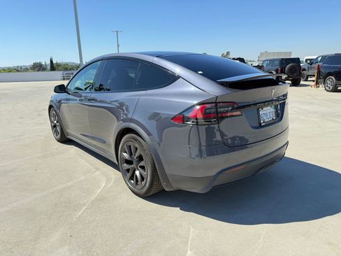 Used 2022 Tesla Model X image 2