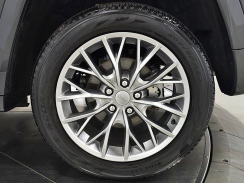 Used 2025 Jeep Grand Cherokee Summit AWD/4WD image 13