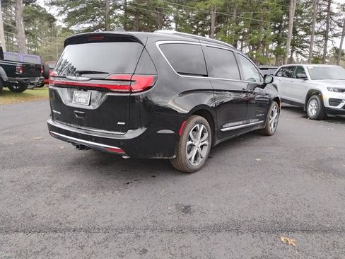 New 2026 Chrysler Pacifica Pinnacle w/ Trailer Tow Group AWD/4WD image 5