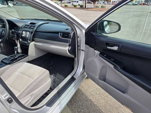 Used 2012 Toyota Camry LE image 9
