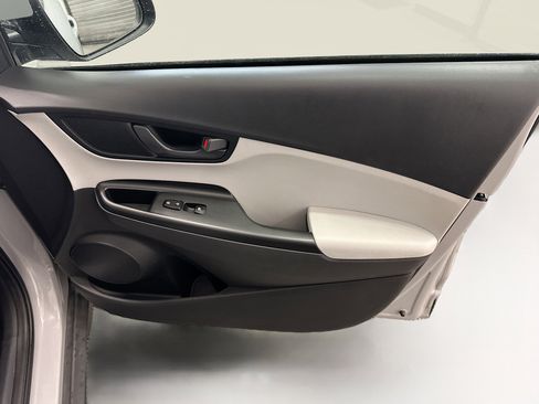 Used 2023 Hyundai Kona SEL image 32