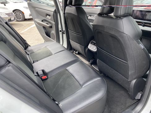 Used 2024 Nissan Ariya FWD image 23