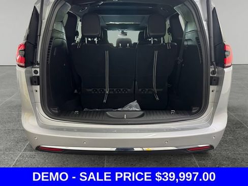 Used 2026 Chrysler Pacifica Select FWD image 20