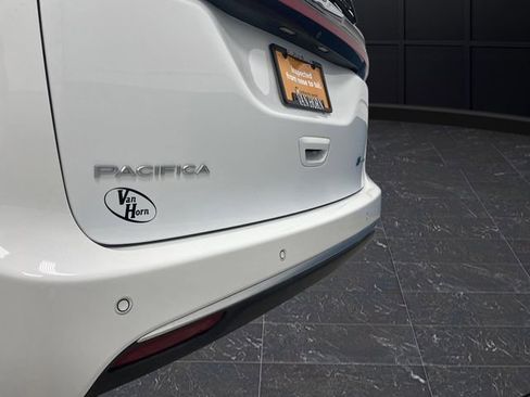 Used 2024 Chrysler Pacifica Pinnacle image 40