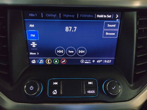 Used 2022 GMC Acadia SLT w/ Technology Package FWD image 25
