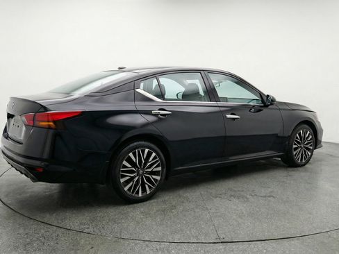 Used 2025 Nissan Altima 2.5 SV FWD image 9