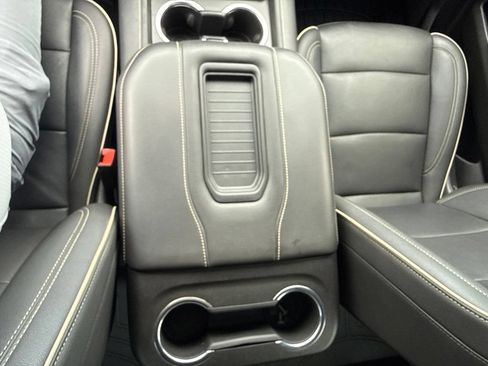 Used 2022 GMC Yukon SLT w/ SLT Luxury Package AWD/4WD image 17