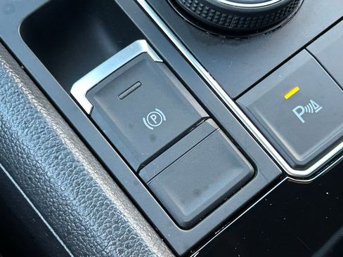 Used 2023 Volkswagen Atlas Cross Sport SEL image 35