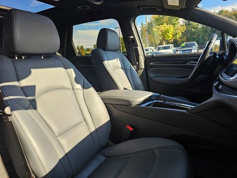 Used 2023 Buick Enclave Essence image 8