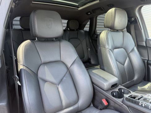 Used 2021 Porsche Macan AWD/4WD image 16