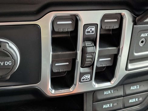 Used 2024 Jeep Wrangler Unlimited Sport AWD/4WD image 23