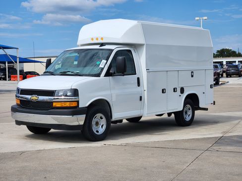 New 2025 Chevrolet Express 3500 w/ Power Convenience Package image 2