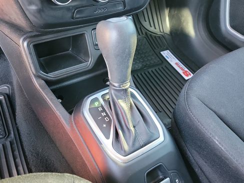 Used 2019 Jeep Renegade Sport image 11