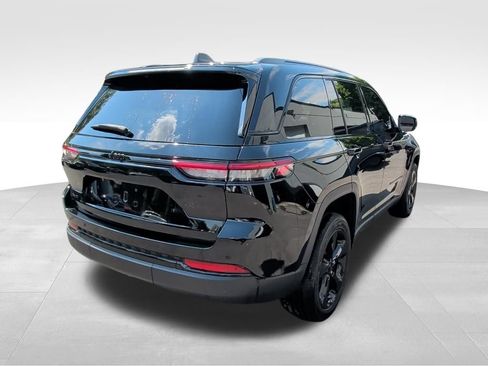 Certified 2023 Jeep Grand Cherokee Altitude AWD/4WD image 5