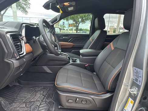 Used 2025 GMC Canyon AT4 AWD/4WD image 9