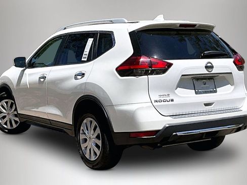 Used 2017 Nissan Rogue S w/ S Appearance Package image 4