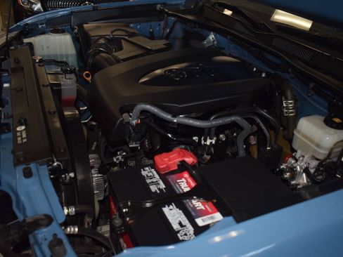 Used 2019 Toyota Tacoma TRD Off-Road w/ Technology Package AWD/4WD image 39