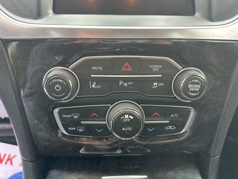 Used 2017 Chrysler 300 C w/ Safetytec Plus Group AWD/4WD image 15