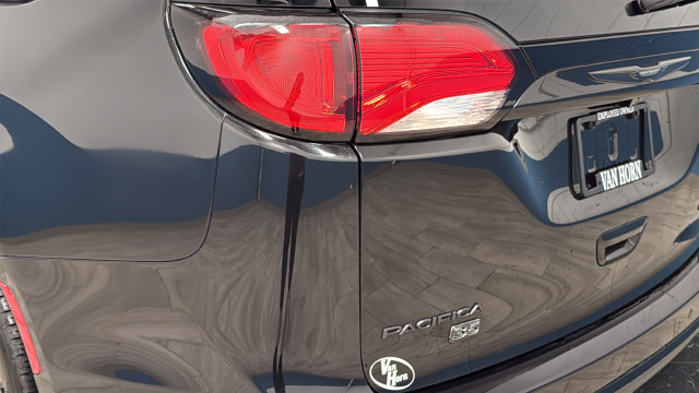 Used 2020 Chrysler Pacifica Limited FWD image 45