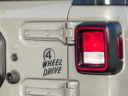 Used 2022 Jeep Wrangler Unlimited Sport image 6