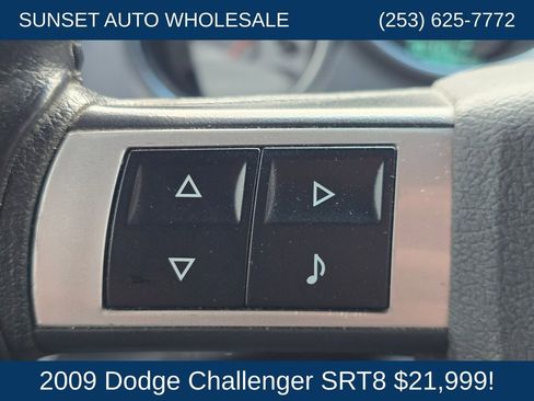 Used 2009 Dodge Challenger SRT8 RWD image 31