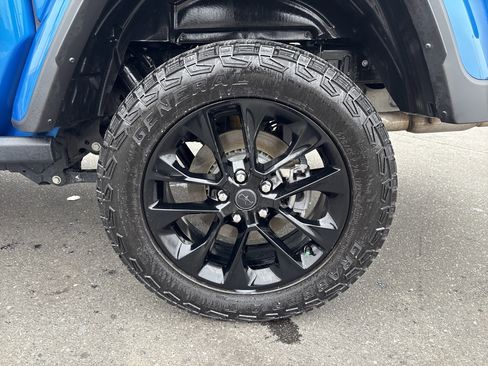 Certified 2025 Jeep Gladiator Nighthawk image 13