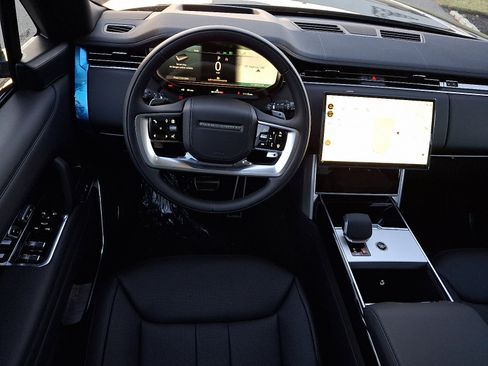 New 2025 Land Rover Range Rover SE image 9