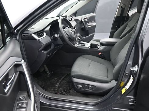Used 2023 Toyota RAV4 XLE FWD image 17