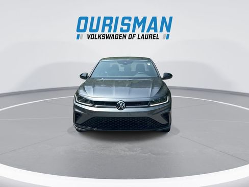 Used 2025 Volkswagen Jetta Sport FWD image 3