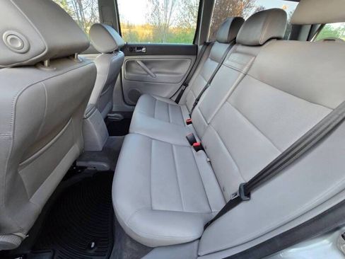 Used 2004 Volkswagen Passat GLS FWD image 13