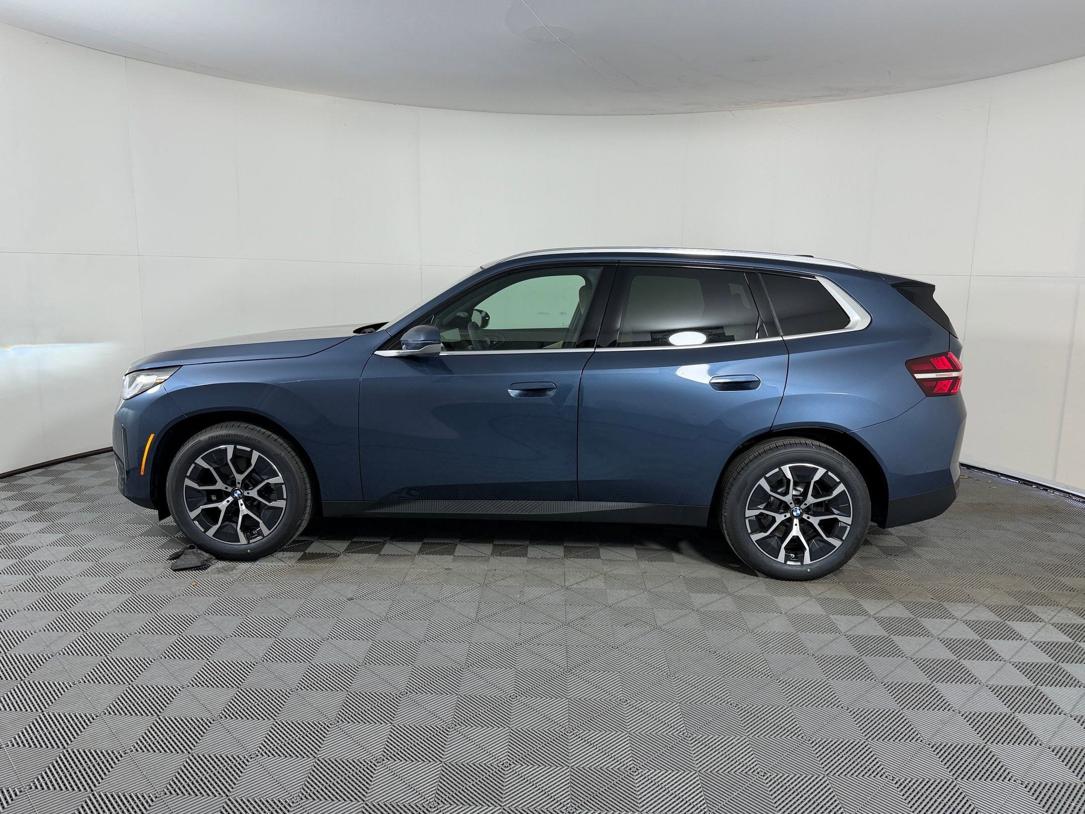 Used 2026 BMW X3 xDrive30i w/ Convenience Package AWD/4WD image 2