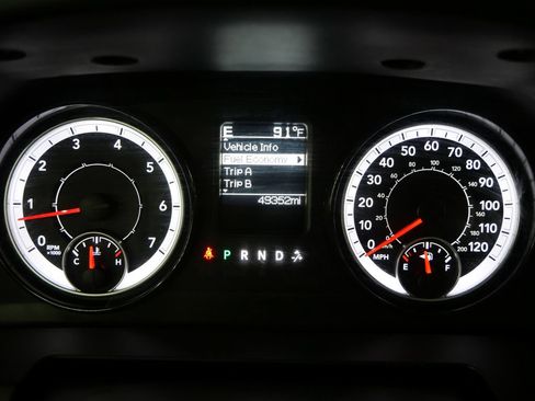 Used 2024 RAM 1500 Classic SLT AWD/4WD image 15