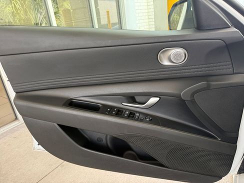 Used 2025 Hyundai Elantra SEL FWD image 18
