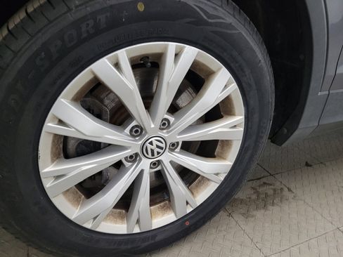 Used 2020 Volkswagen Tiguan S image 31