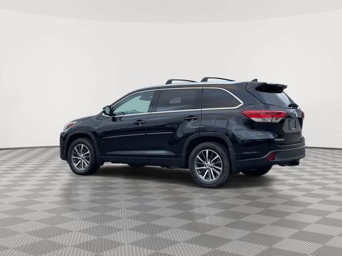 Used 2019 Toyota Highlander XLE image 6
