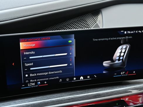 Certified 2025 BMW 760i xDrive w/ Executive Package AWD/4WD image 19