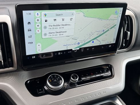 Used 2025 Ford Expedition Active image 19