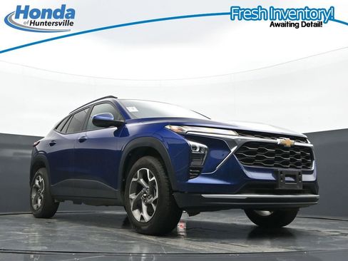 Used 2024 Chevrolet Trax LT w/ Driver Confidence Package FWD image 31