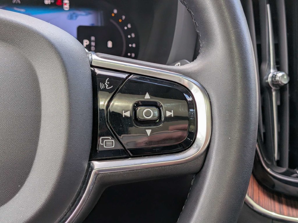 Certified 2024 Volvo XC60 B5 Plus AWD/4WD image 32