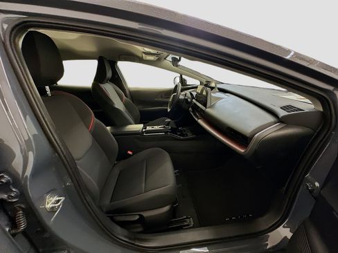 Used 2025 Toyota Prius Plug-In Hybrid image 32