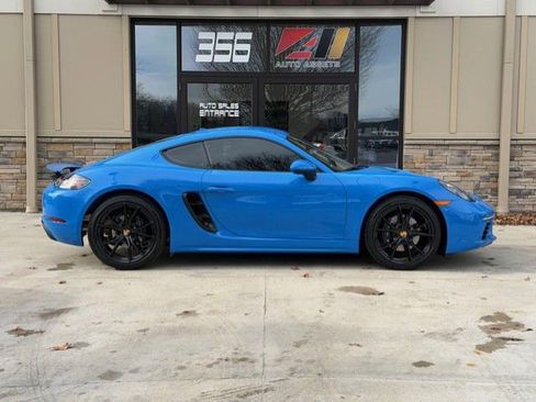 Used 2025 Porsche 718 Cayman w/ Sport Chrono Package image 2