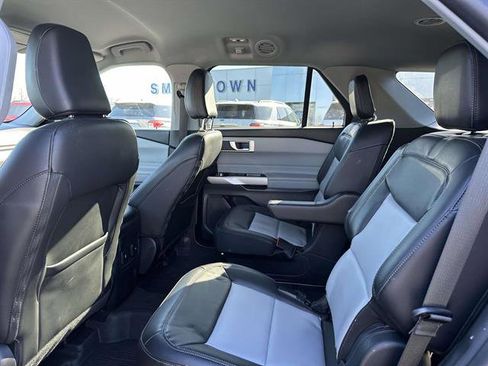 Used 2022 Ford Explorer XLT w/ Equipment Group 202A image 10