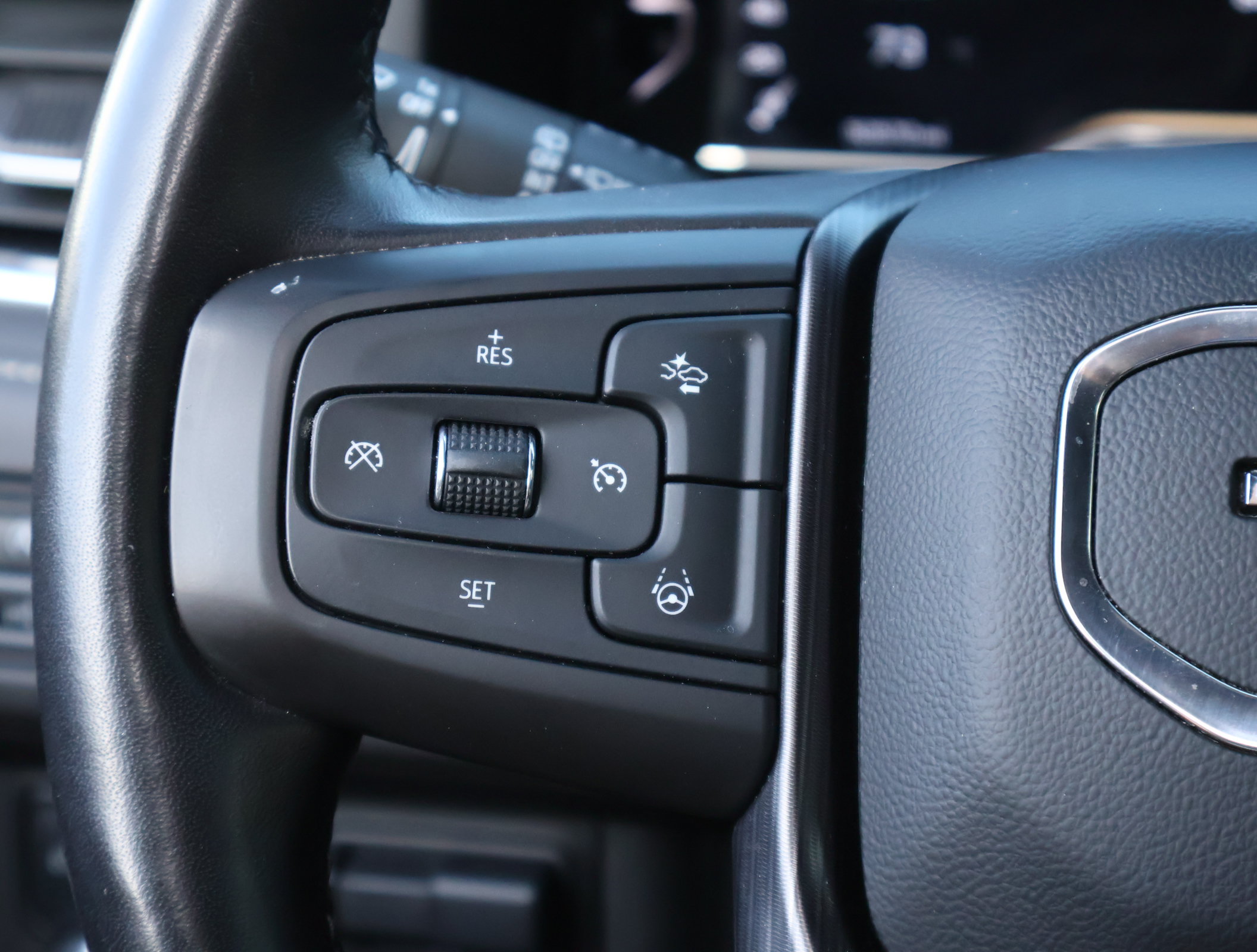 Used 2023 GMC Yukon Denali Ultimate AWD/4WD image 17